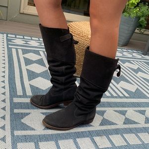 Grey sued boots. Gently worn. Smoke free owner. Size 37 or 7.5